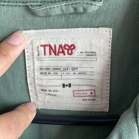 Aritzia TNA Button-Up shirt - Picture 4 of 4